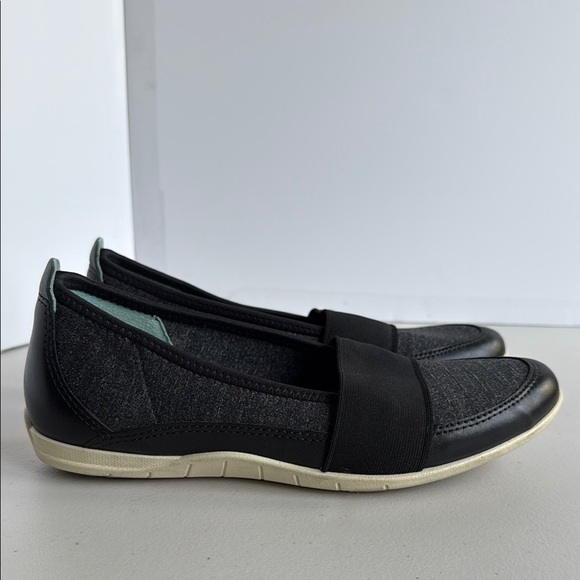 Ecco Black and Gray Bluma Ballerina Flats - Picture 8 of 16